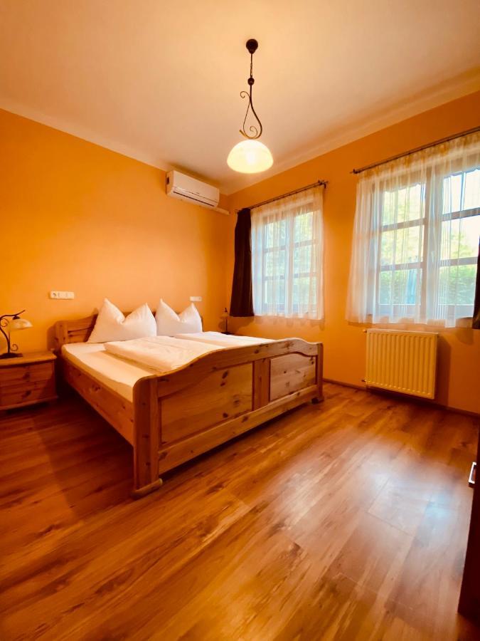 Sommer Panzió Balatonfoldvar Exterior foto