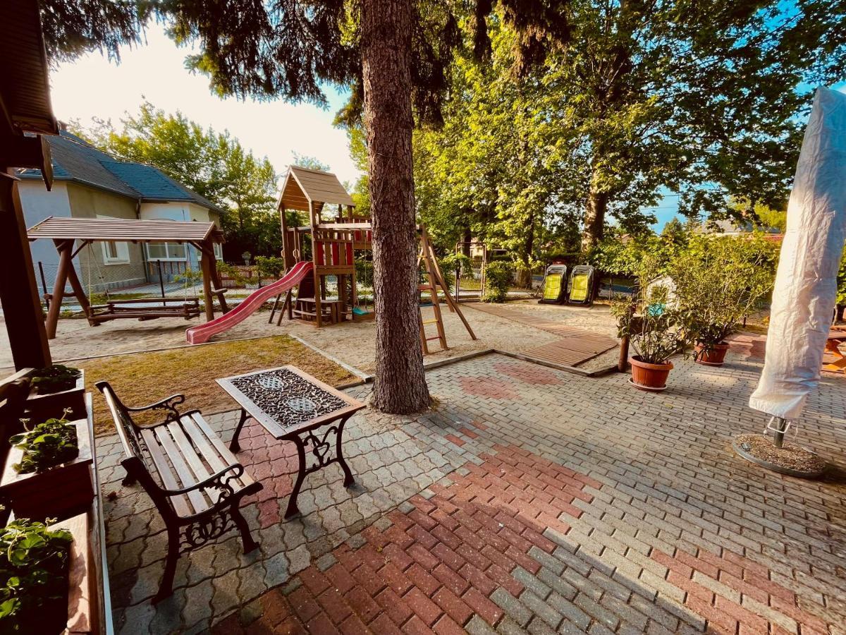Sommer Panzió Balatonfoldvar Exterior foto