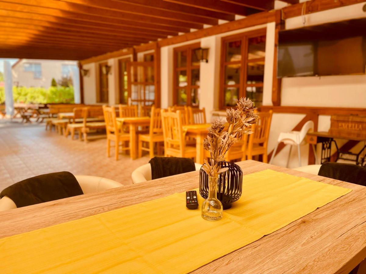 Sommer Panzió Balatonfoldvar Exterior foto