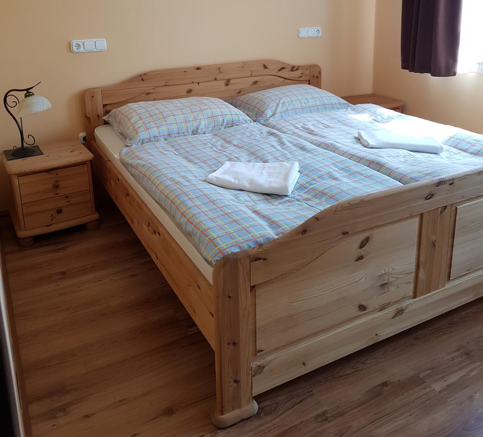 Sommer Panzió Balatonfoldvar Exterior foto