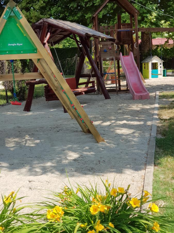Sommer Panzió Balatonfoldvar Exterior foto